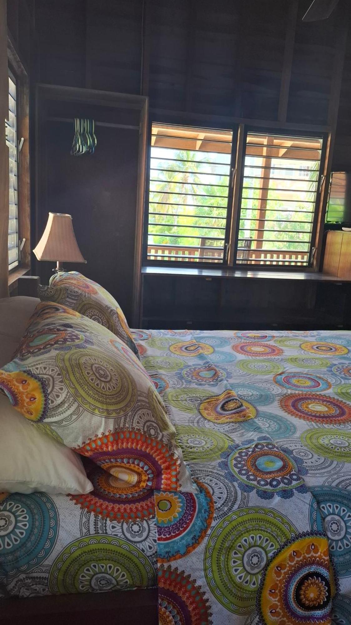 Amanda'S Place Casa Amancer - Sea View, Pool And Tropical Garden Caye Caulker Kültér fotó