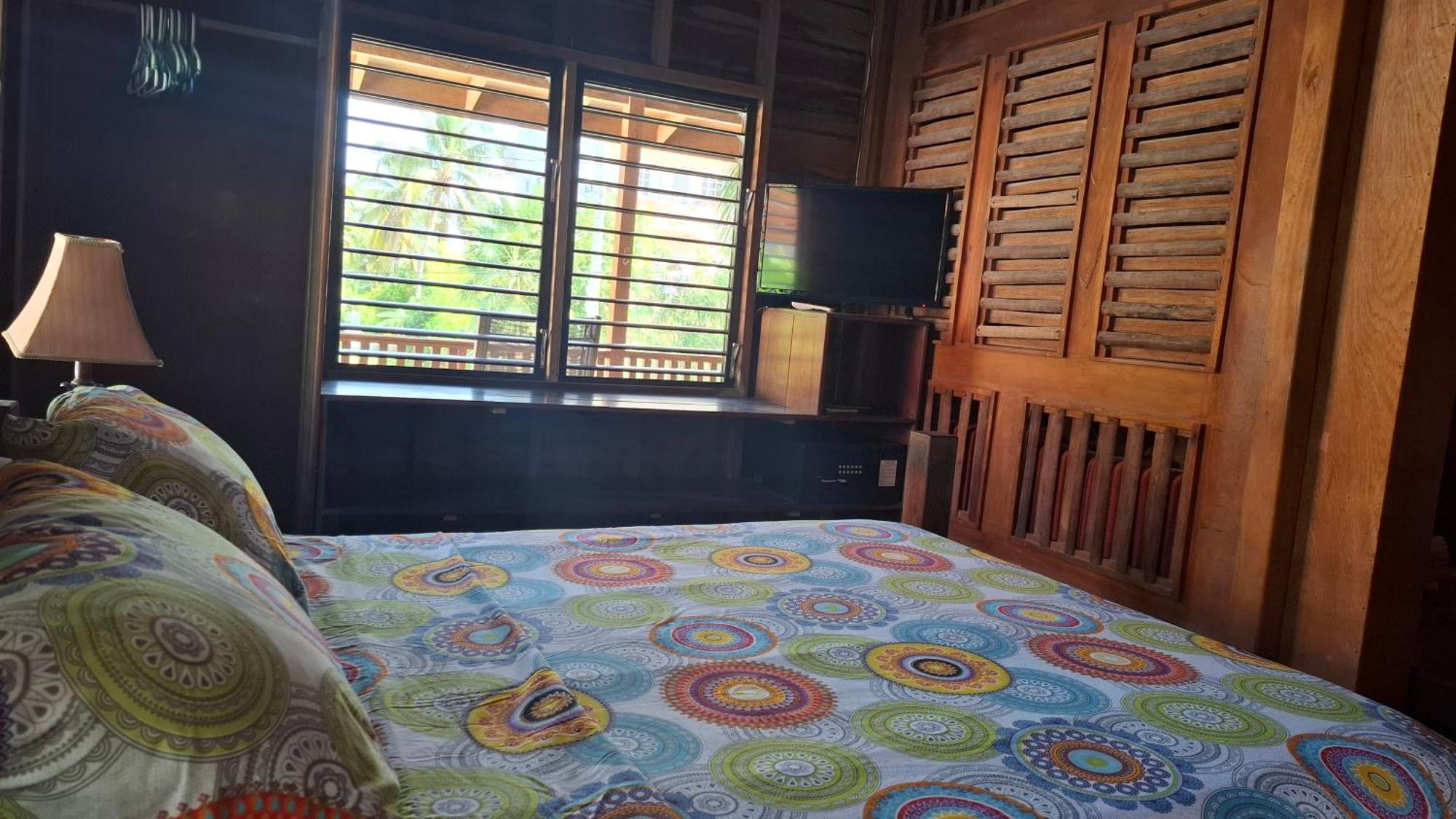 Amanda'S Place Casa Amancer - Sea View, Pool And Tropical Garden Caye Caulker Kültér fotó